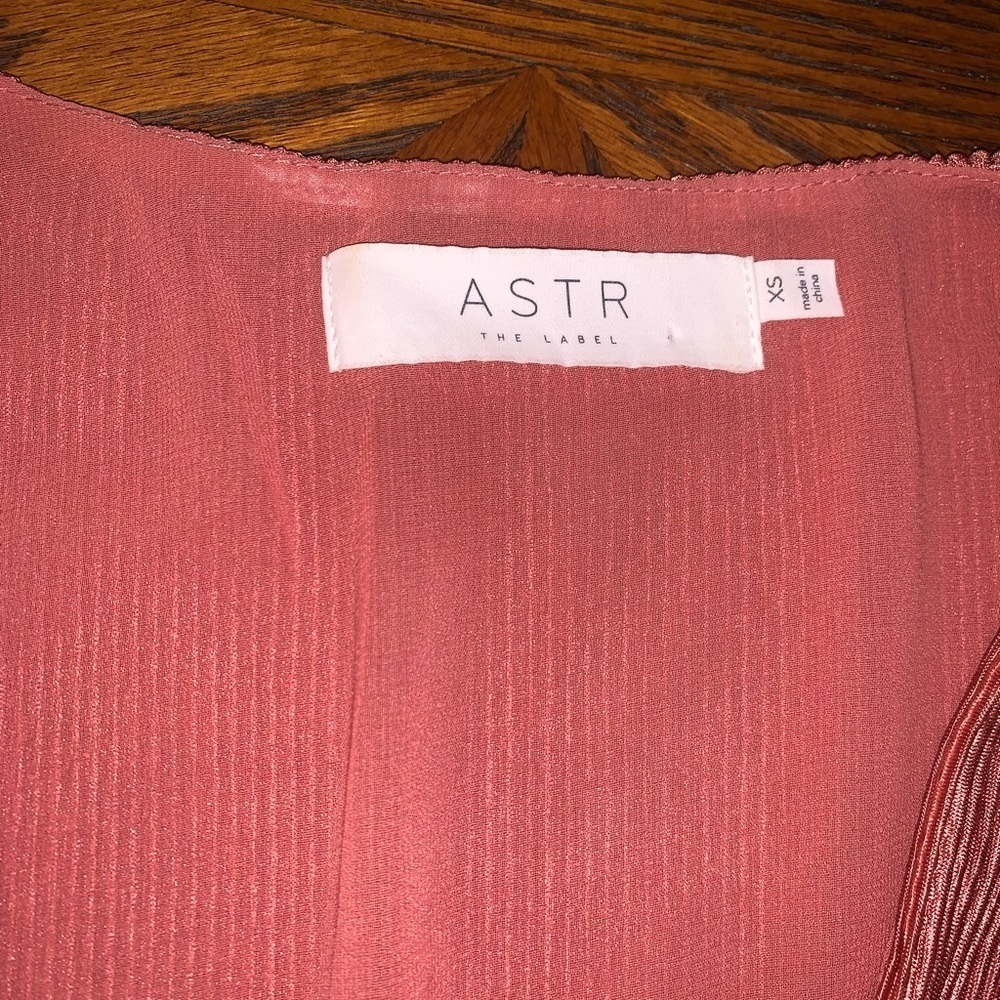ASTR The Label Pleated Valdez Primadonna Wrap Blouse Pink Clay Puff Shoulder XS - Picture 2 of 11